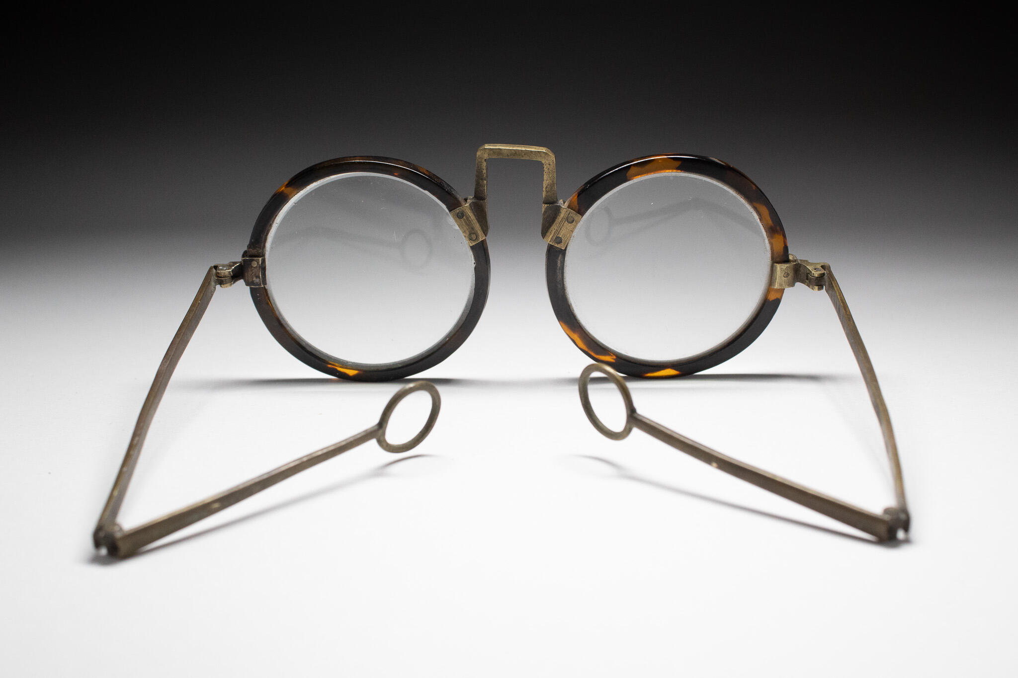 Qing Glasses